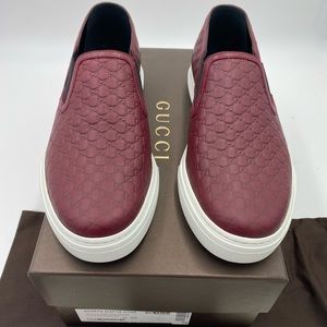 Men’s Gucci monogram mini GG slip on sneakers size 9 made in Italy!
